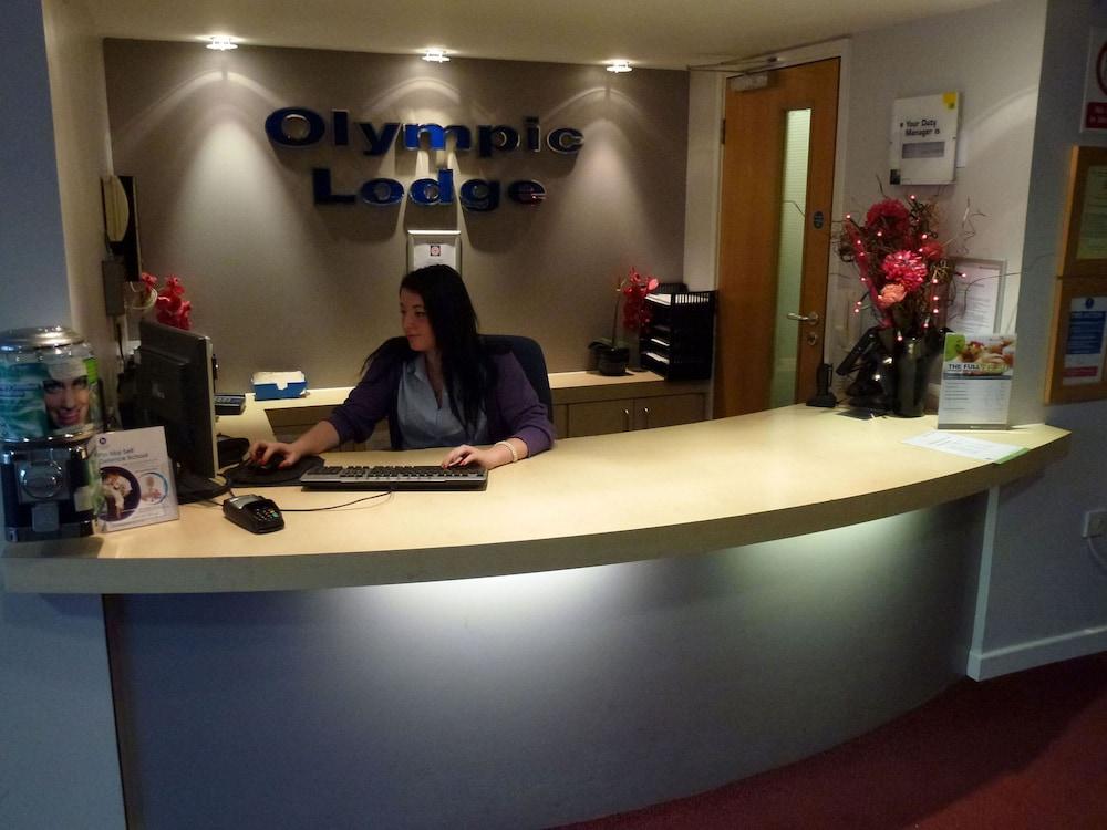 The Olympic Lodge Aylesbury  Esterno foto
