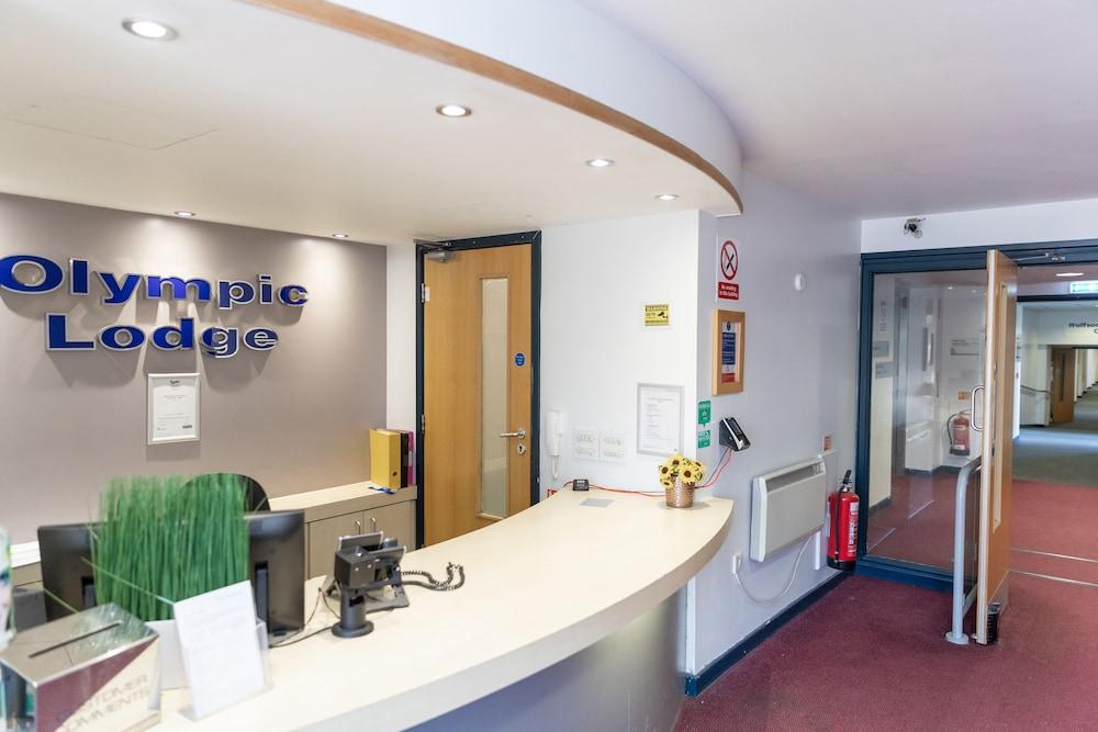The Olympic Lodge Aylesbury  Esterno foto