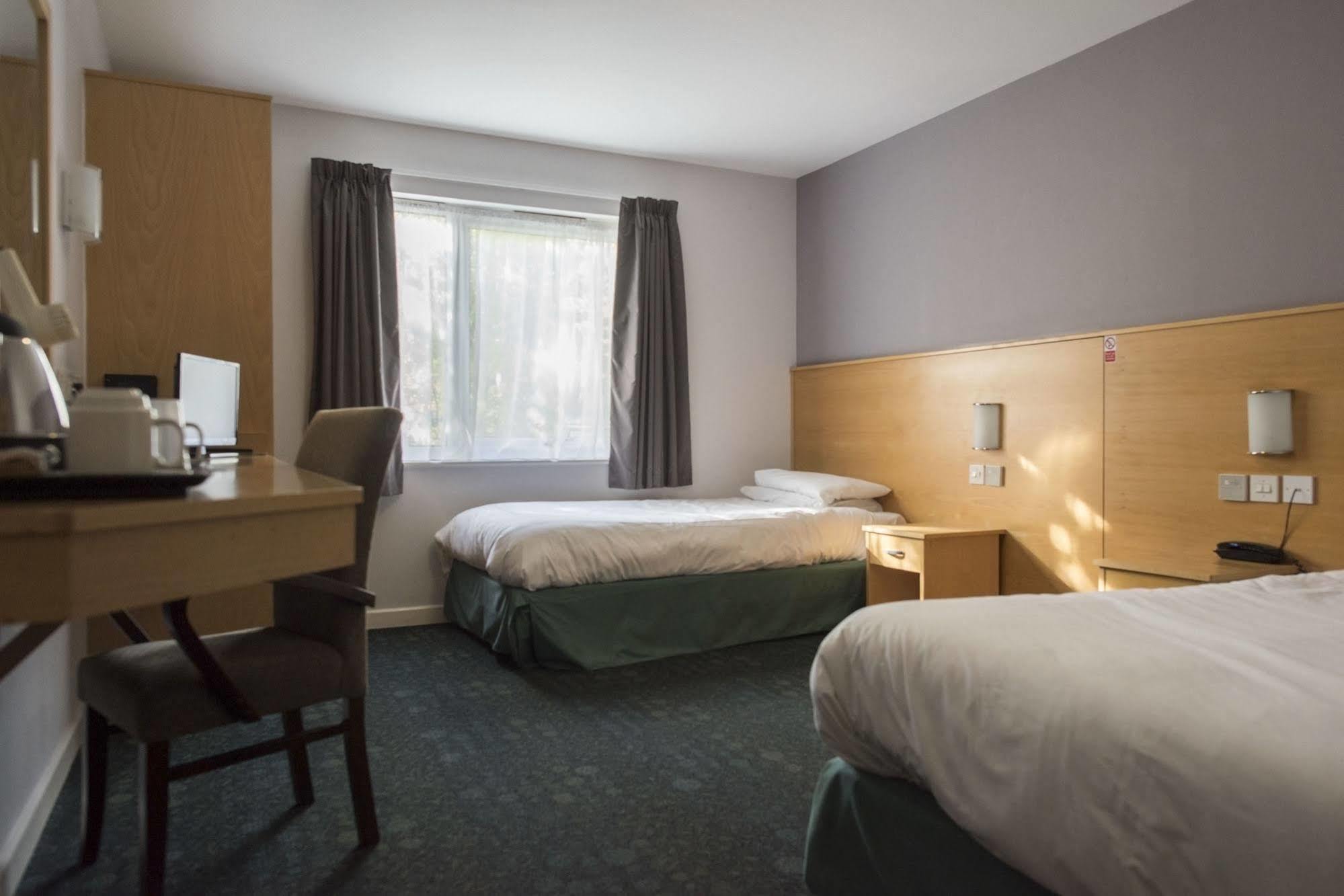 The Olympic Lodge Aylesbury  Esterno foto
