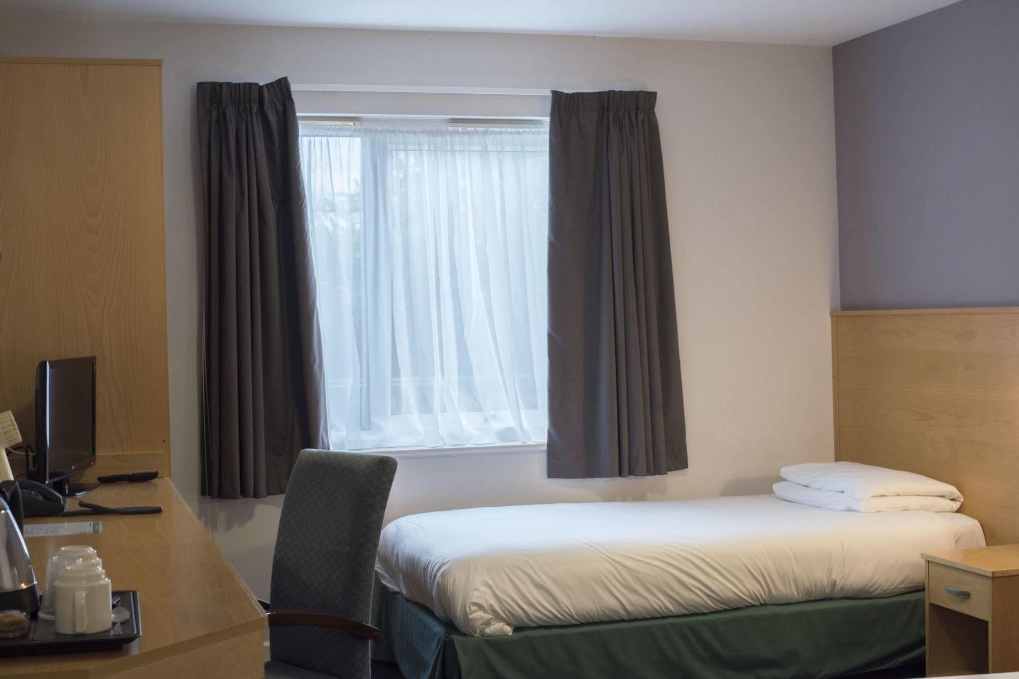 The Olympic Lodge Aylesbury  Esterno foto