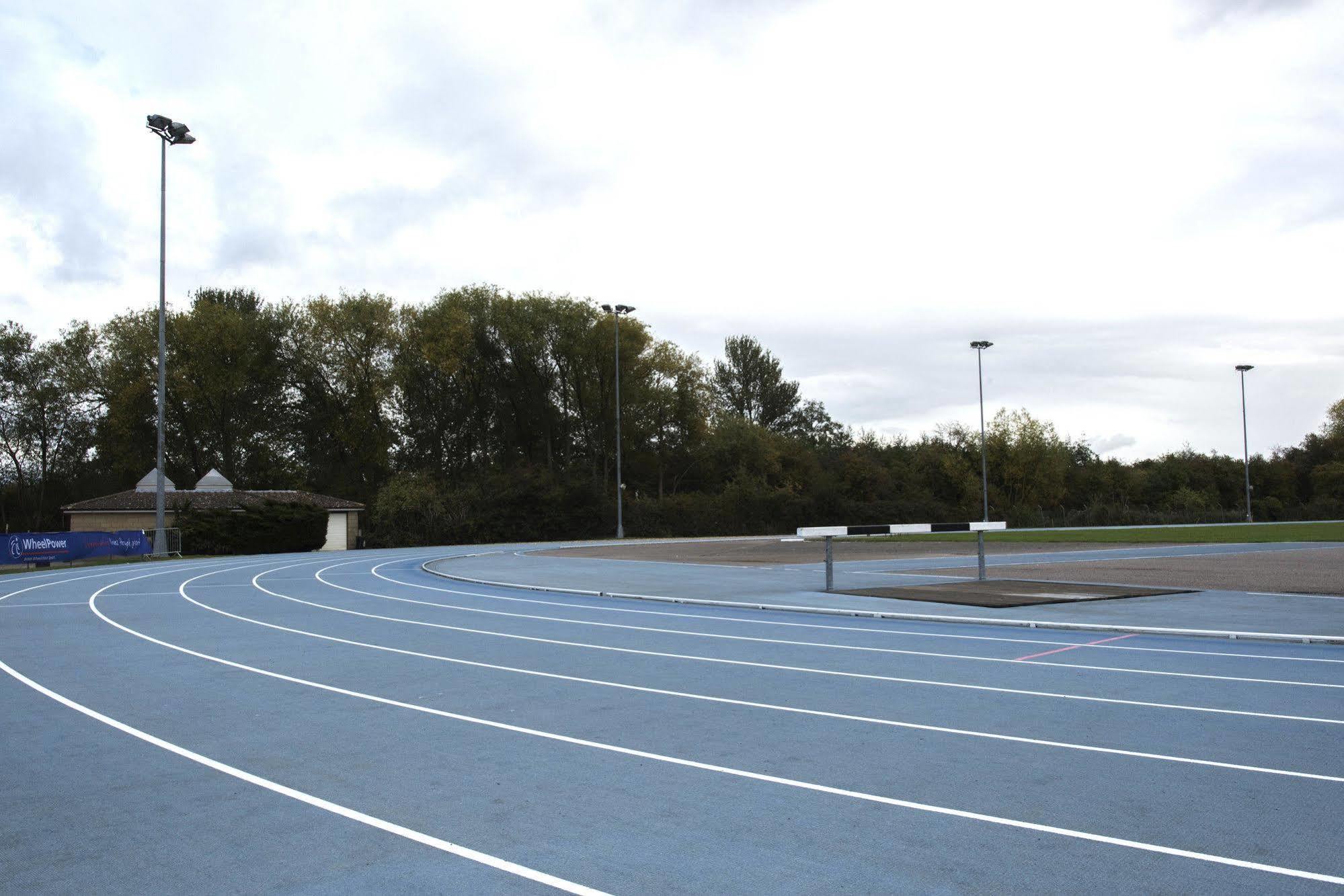 The Olympic Lodge Aylesbury  Esterno foto