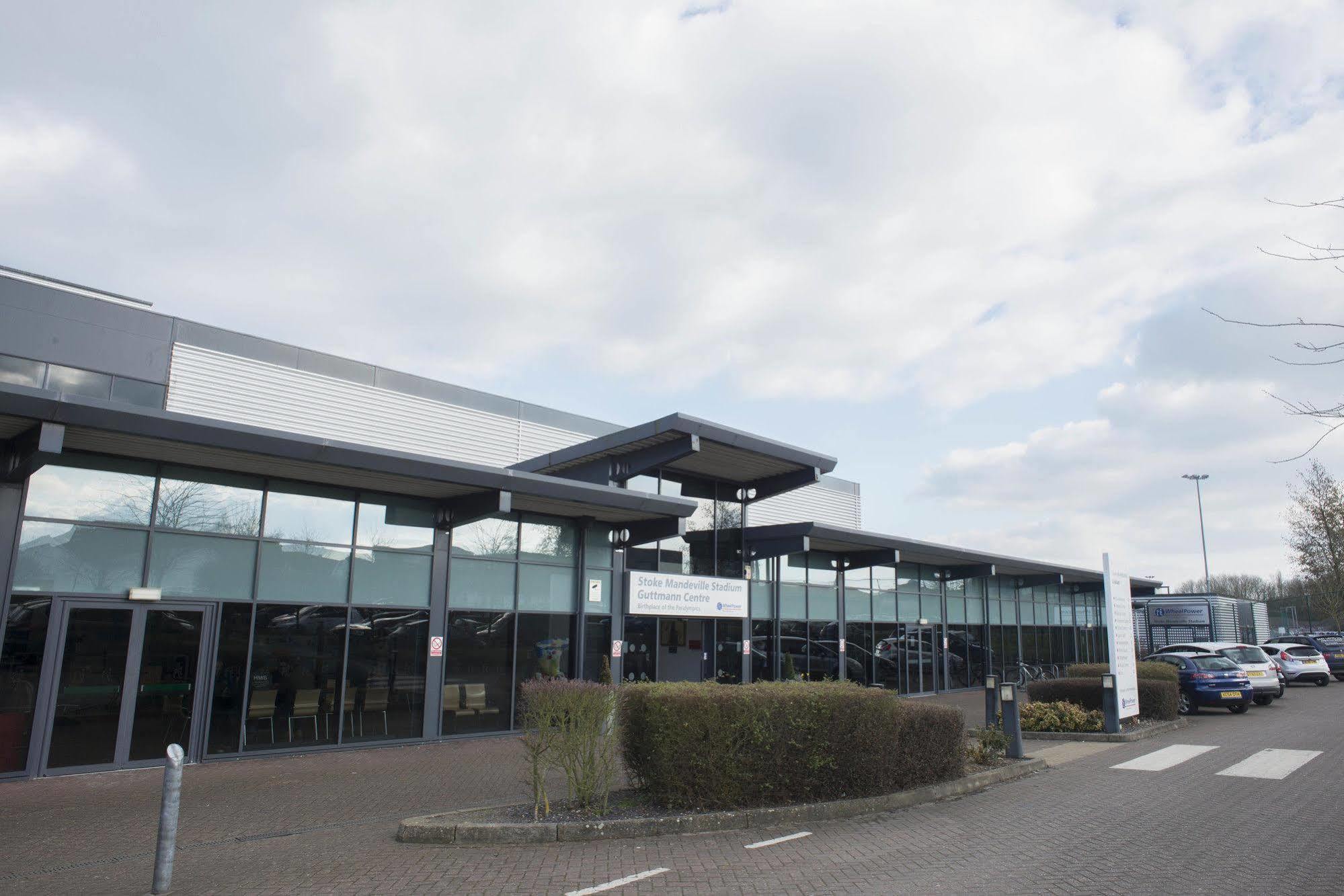 The Olympic Lodge Aylesbury  Esterno foto